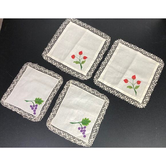 Vintage Small Table Topper Linens Square Purple Grapes Red Flowers Crochet Edge - Picture 1 of 15